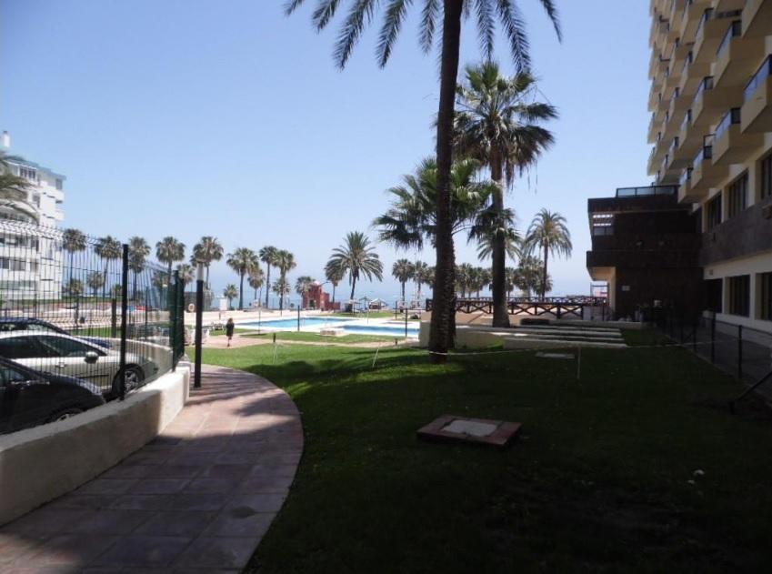 Aloha Playa Apartment เบนัลมาเดนา ภายนอก รูปภาพ