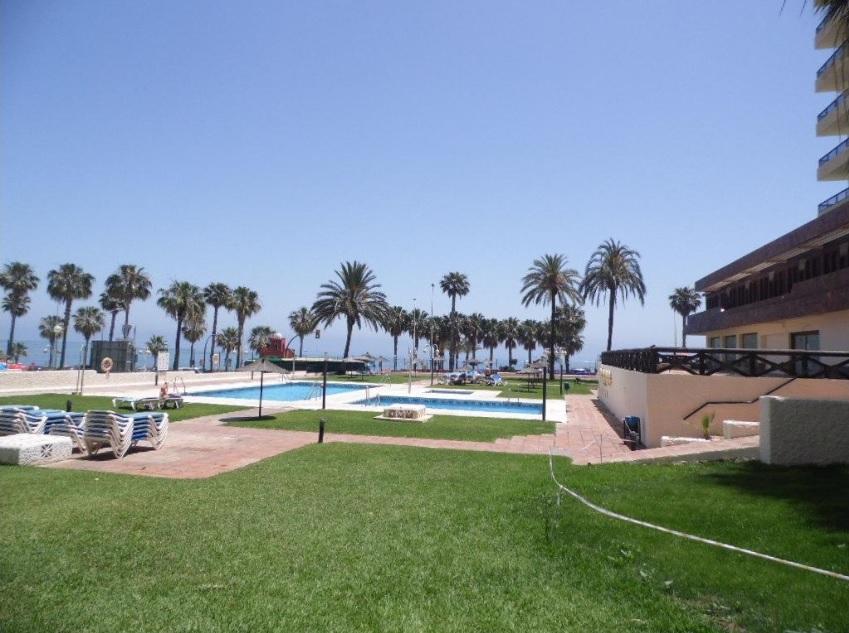 Aloha Playa Apartment เบนัลมาเดนา ภายนอก รูปภาพ